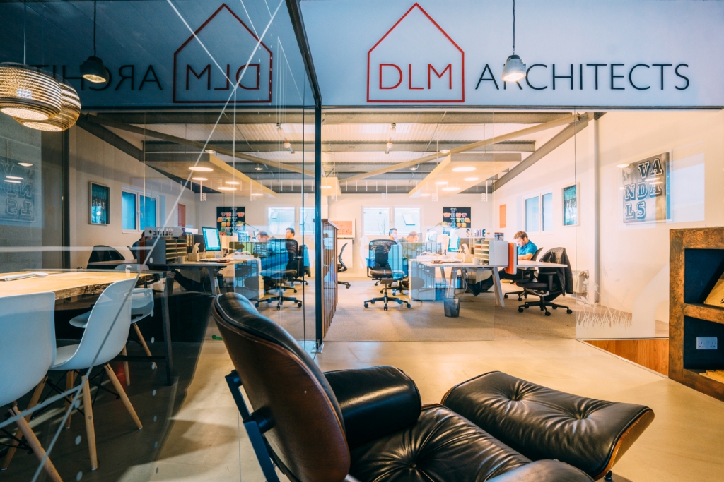 DLM Studio